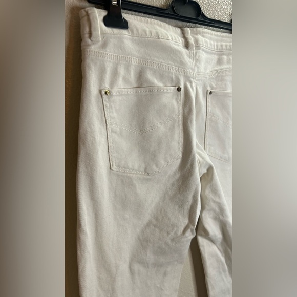 H&M Women's White Jeans with Zipper Accents Size 8 - Picture 4 of 6